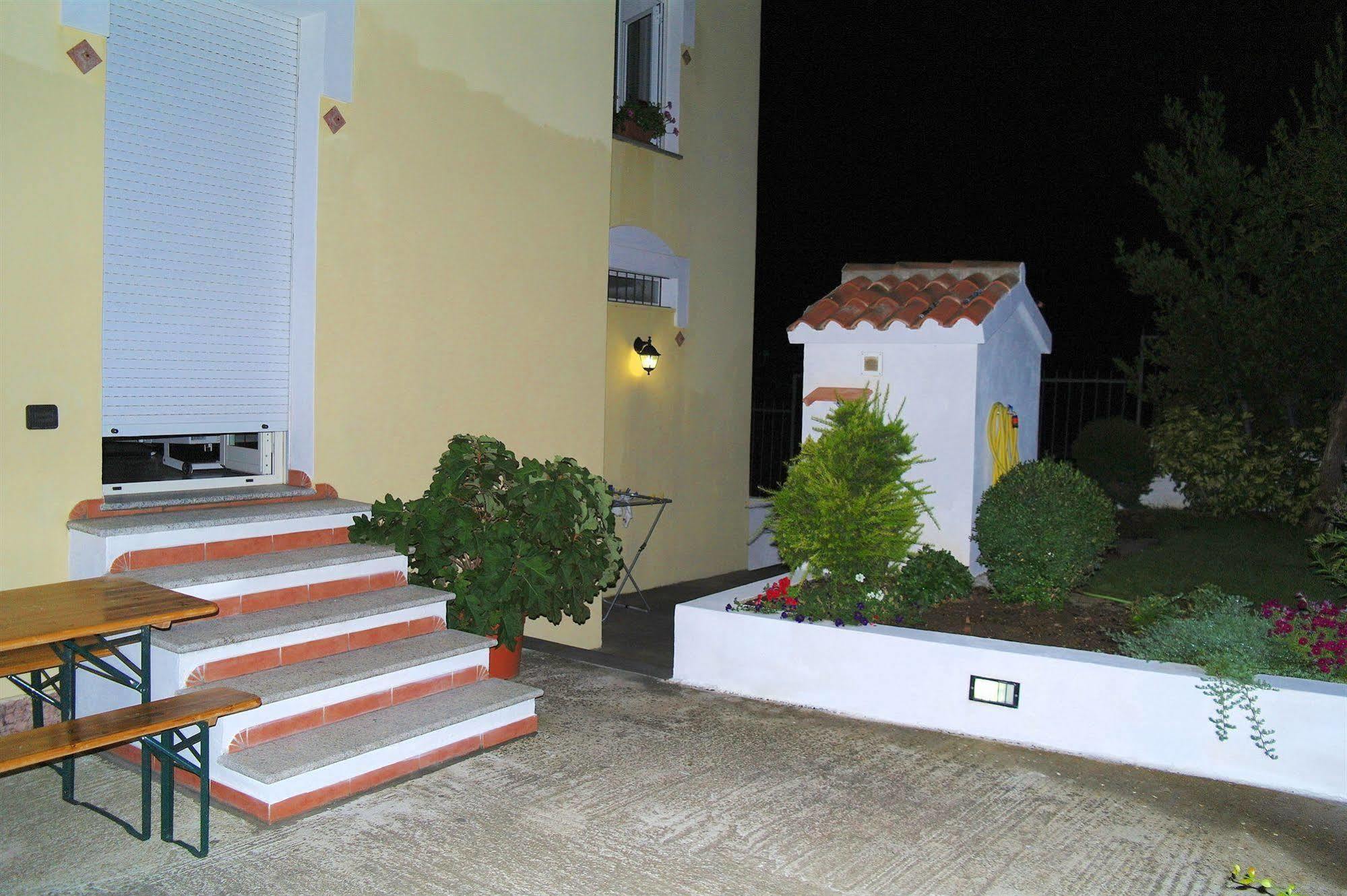B&B Oliena Bagian luar foto