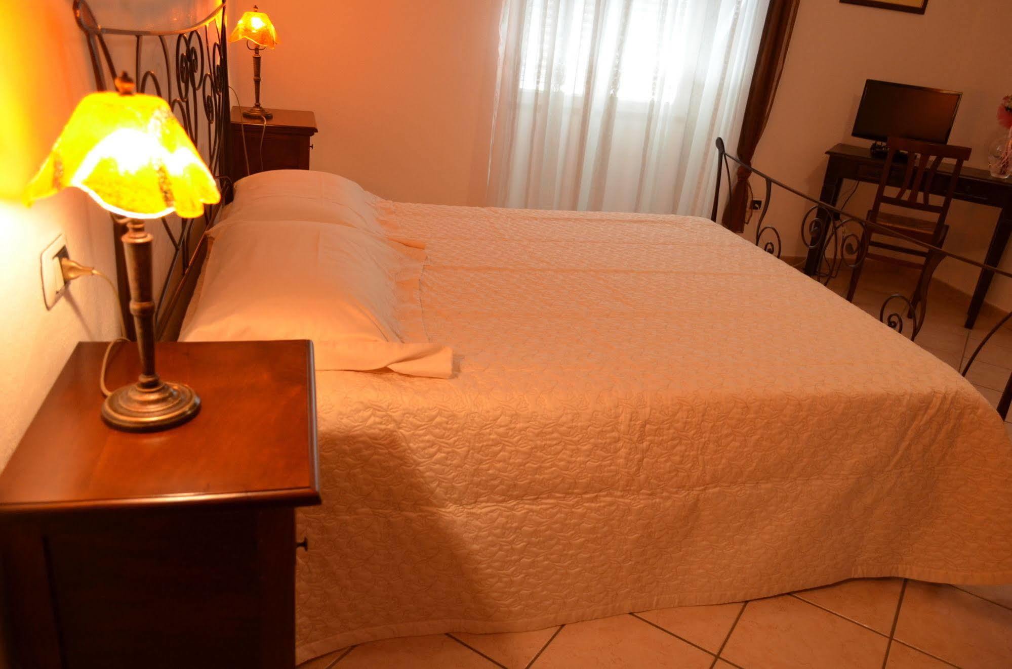 B&B Oliena Bagian luar foto