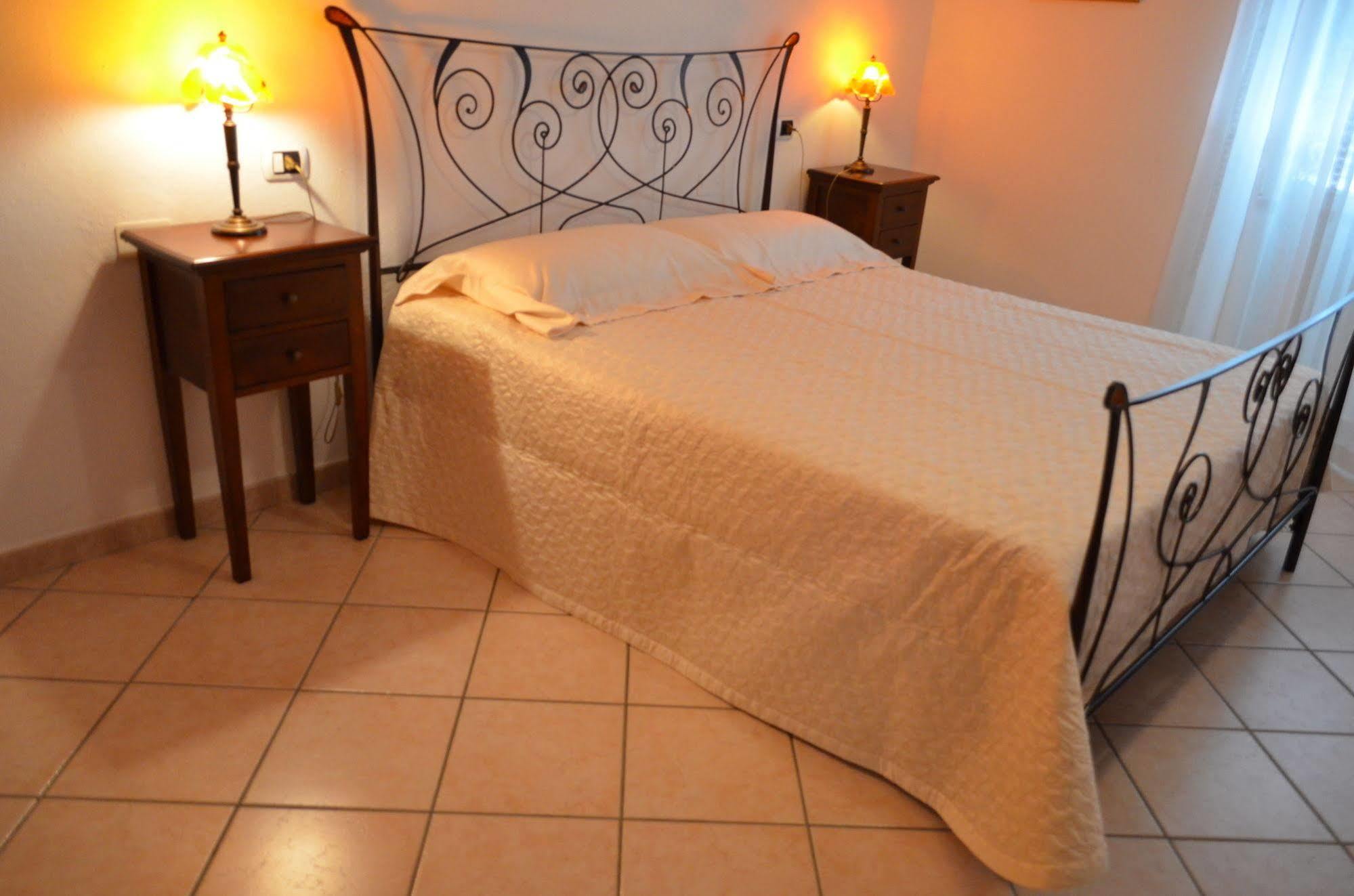 B&B Oliena Bagian luar foto