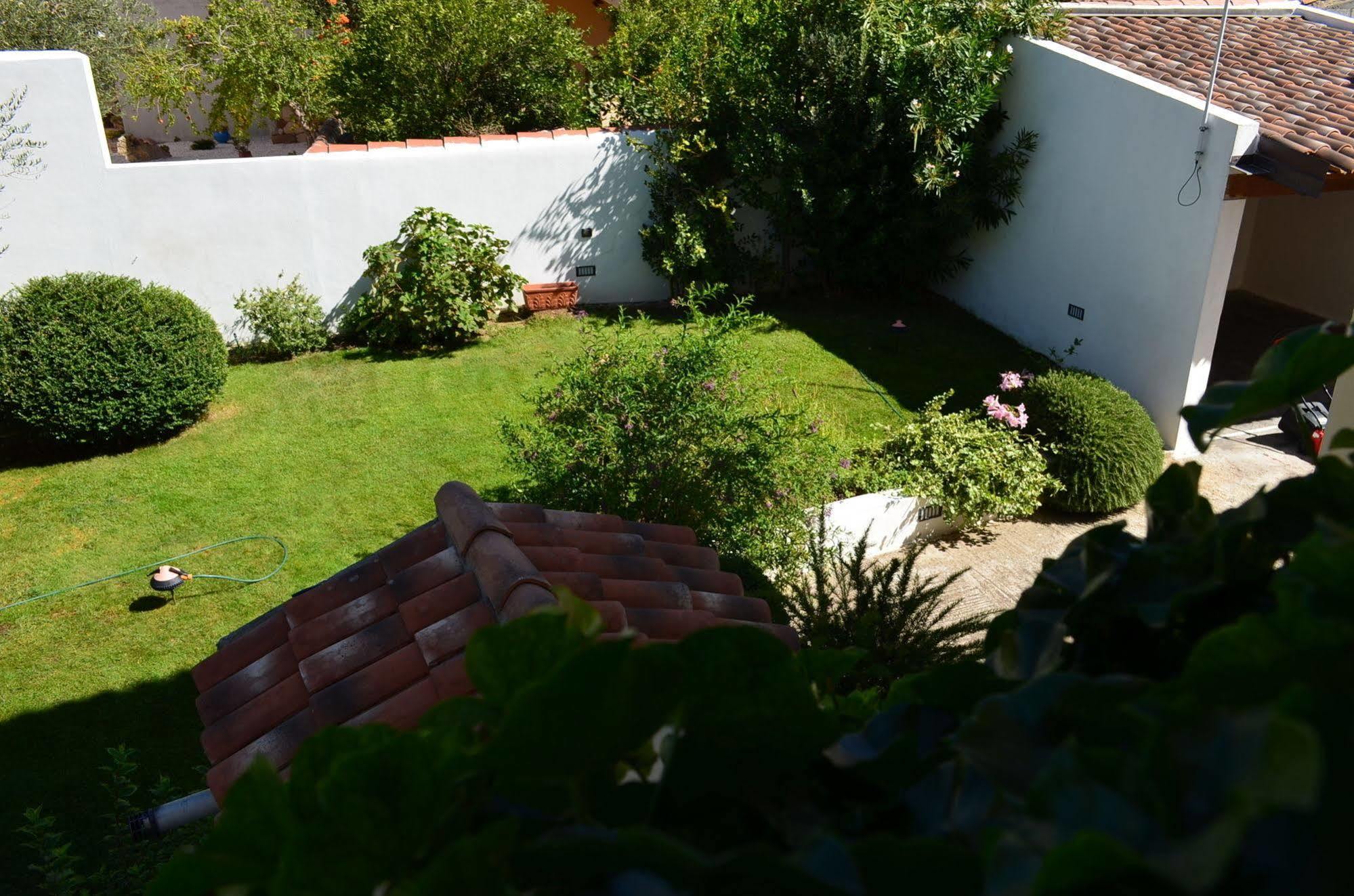 B&B Oliena Bagian luar foto