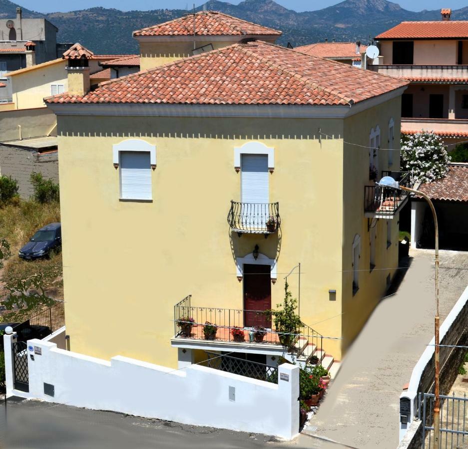 B&B Oliena Bagian luar foto